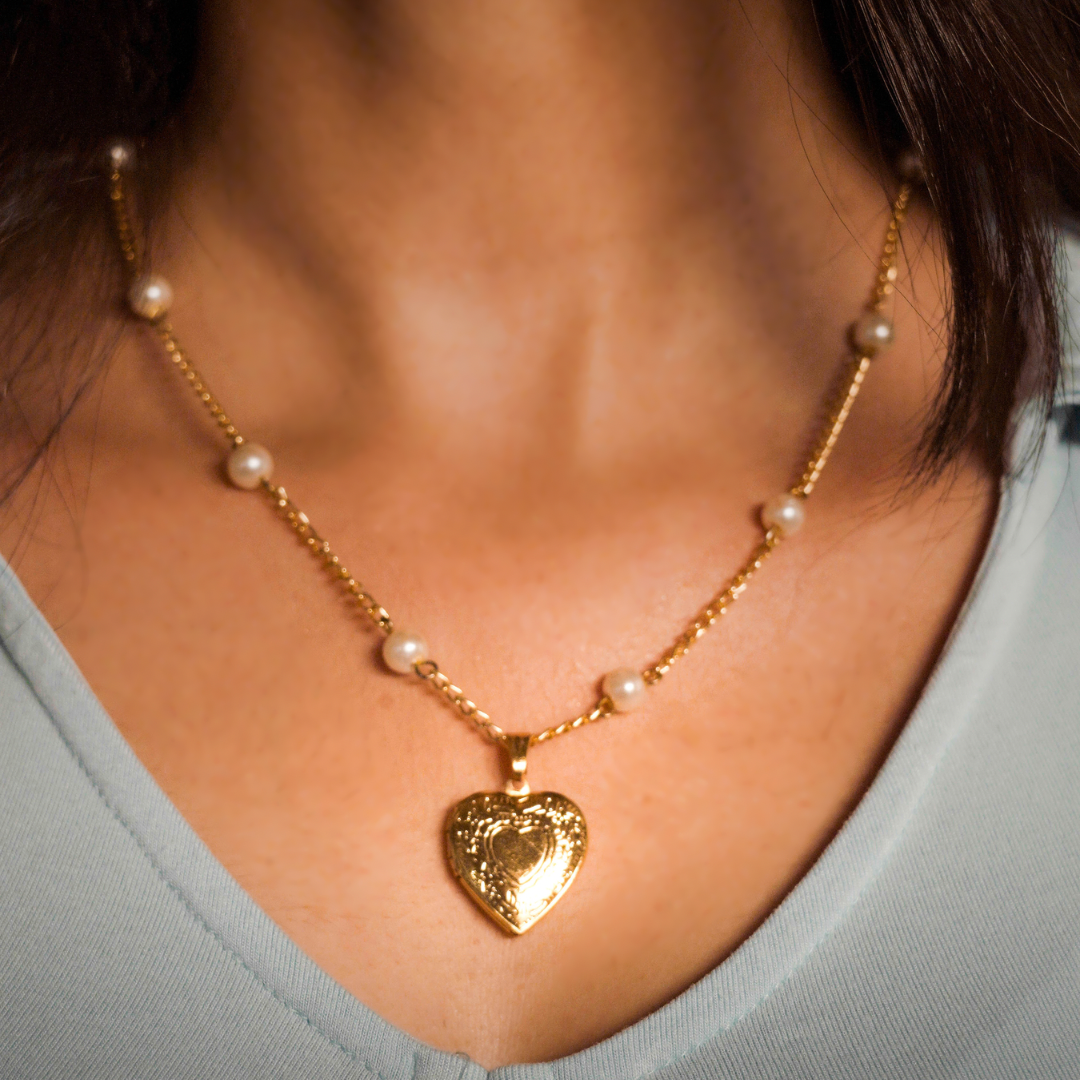 Golden Heart Grace Neckpiece