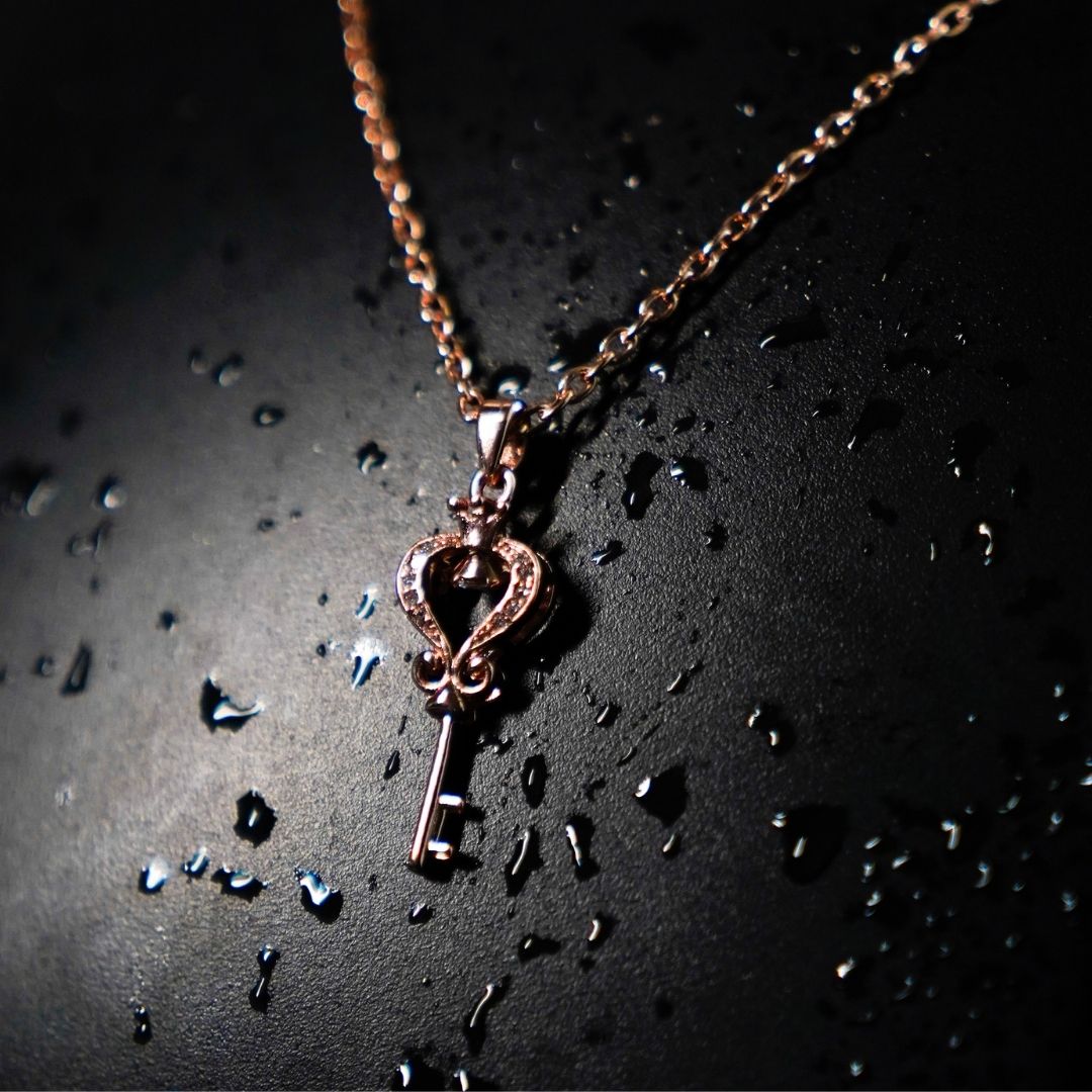 Rosé Unlock Neckpiece