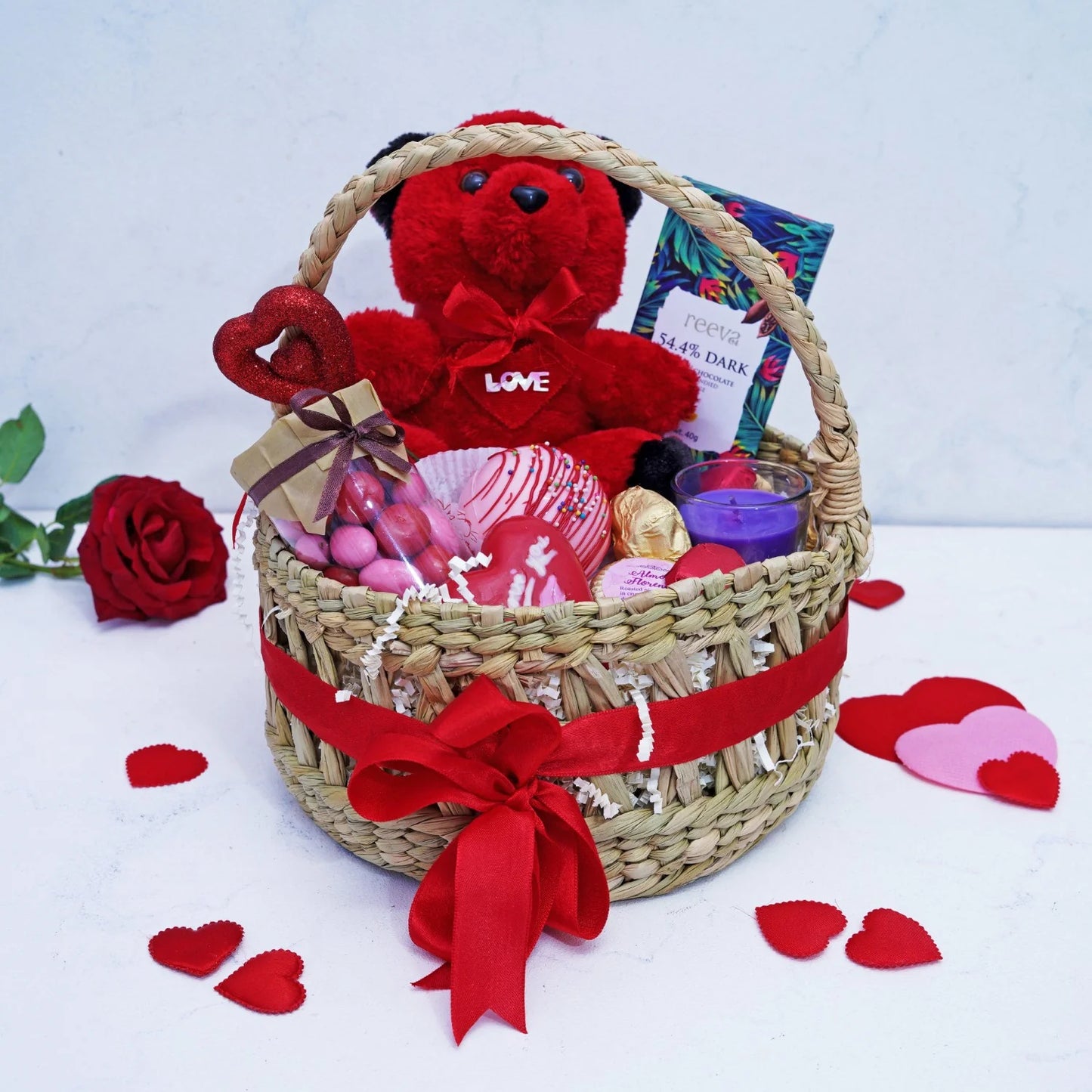 ❤️ Lovestruck Delight Basket – A Luxurious Valentine's Surprise 💝