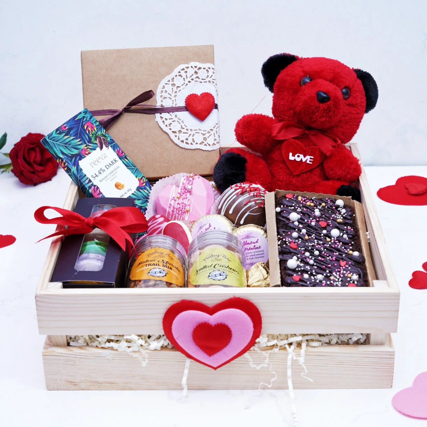 Cupid’s Crate – A Luxury Valentine’s Day Hamper