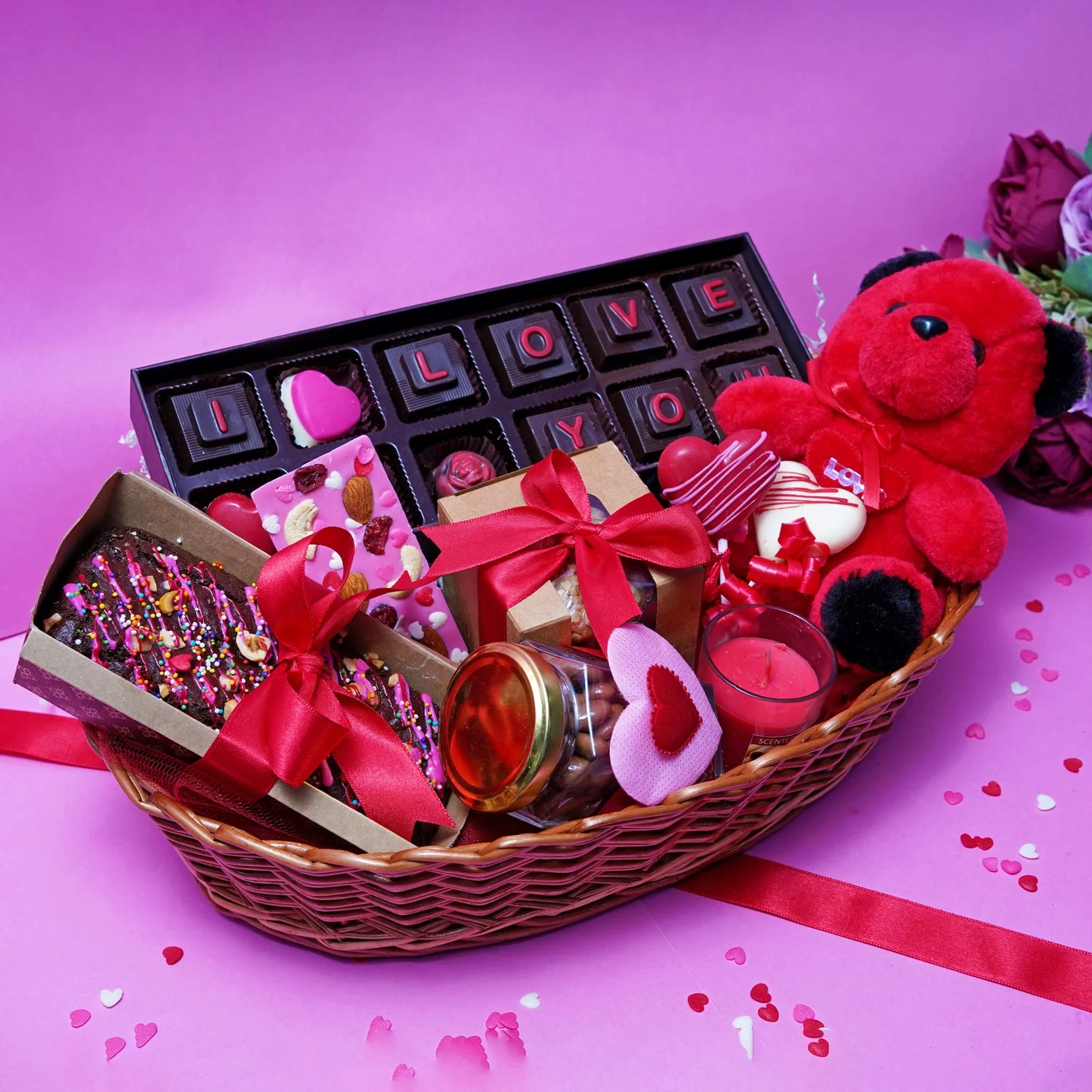 Super Basket Hamper – A Luxurious Valentine's Delight ❤️🎁